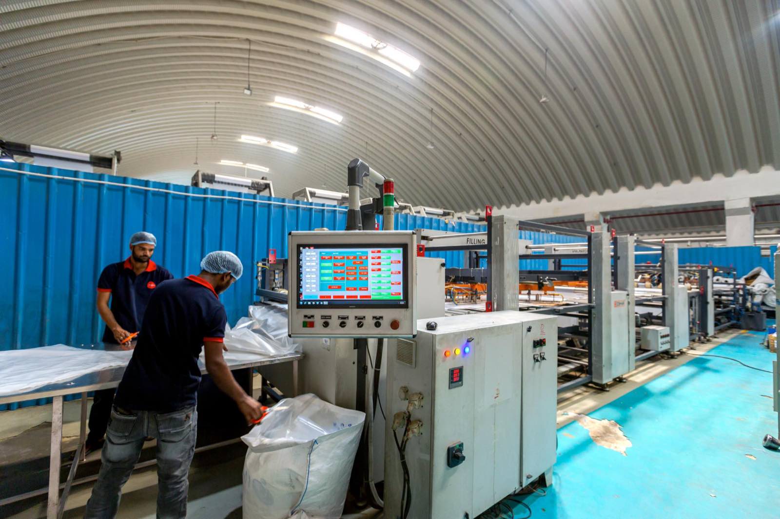 Cutting and sealing of PE liners at the Pegma facility